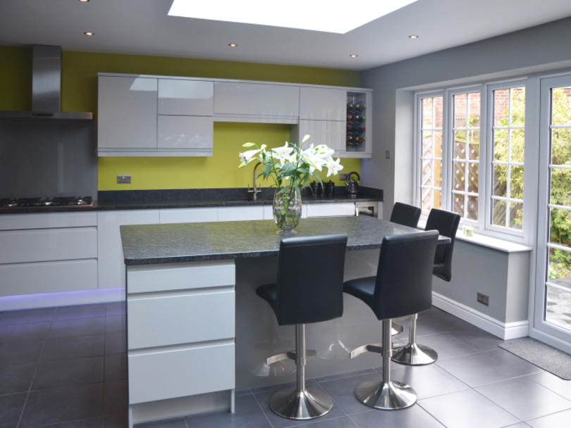 Contour Kitchen in Linen and Baltic Eggshell